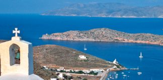 Segeln/Chartern in den Kykladen – Inselhopping auf Ios, Mykonos, Naxos, Paros, Santorin und mehr.