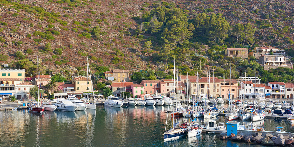 Blauwasser_Italien_Elba_Capraia_Hafenansicht