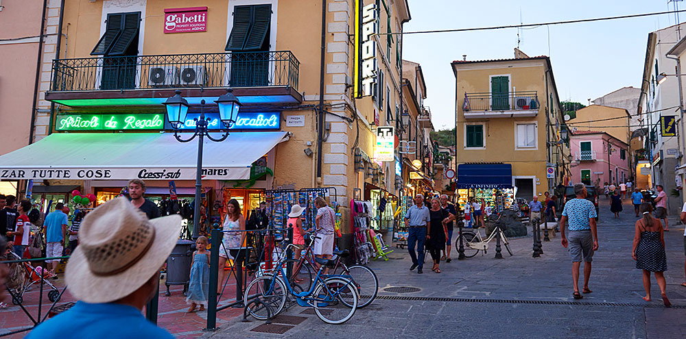 Blauwasser_Italien_Elba_Port_Azzuro_Stadt