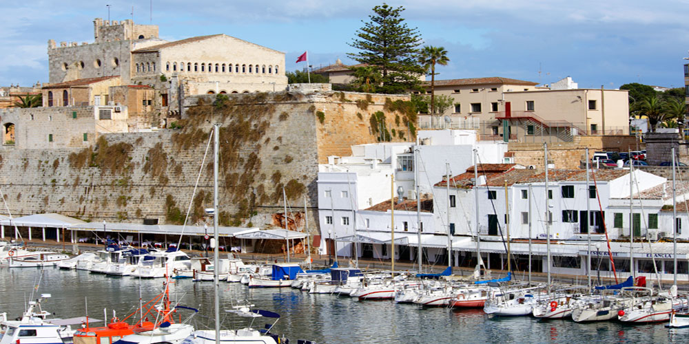 Blauwasser_Menorca_Ciutadella_Hafenansicht