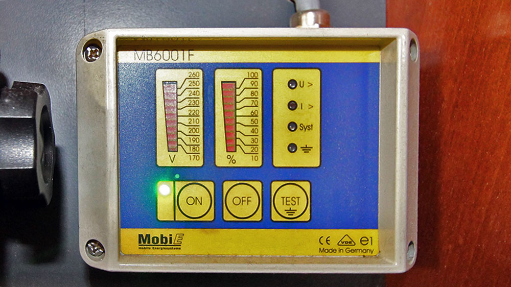 blauwasser_230_volt_generator_an_maschine_bedieneinheit