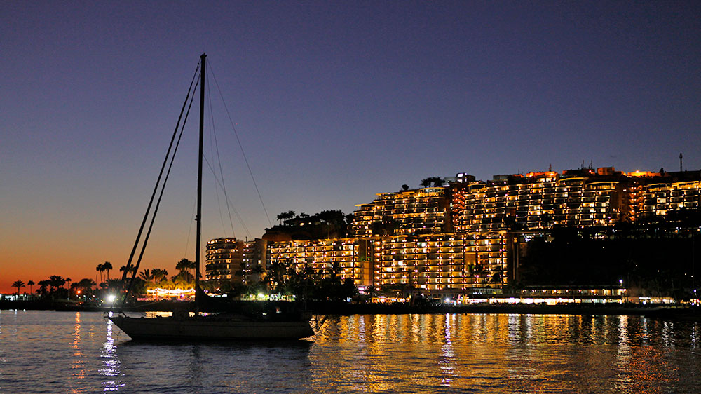 blauwasser_ankerplatz_kanaren_gran_canaria_anfi_del_mar_nacht