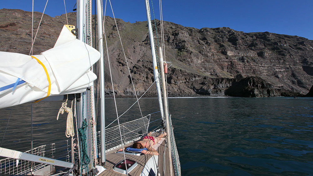 blauwasser_ankerplatz_kanaren_la_palma_baja_lance_sonnenbad