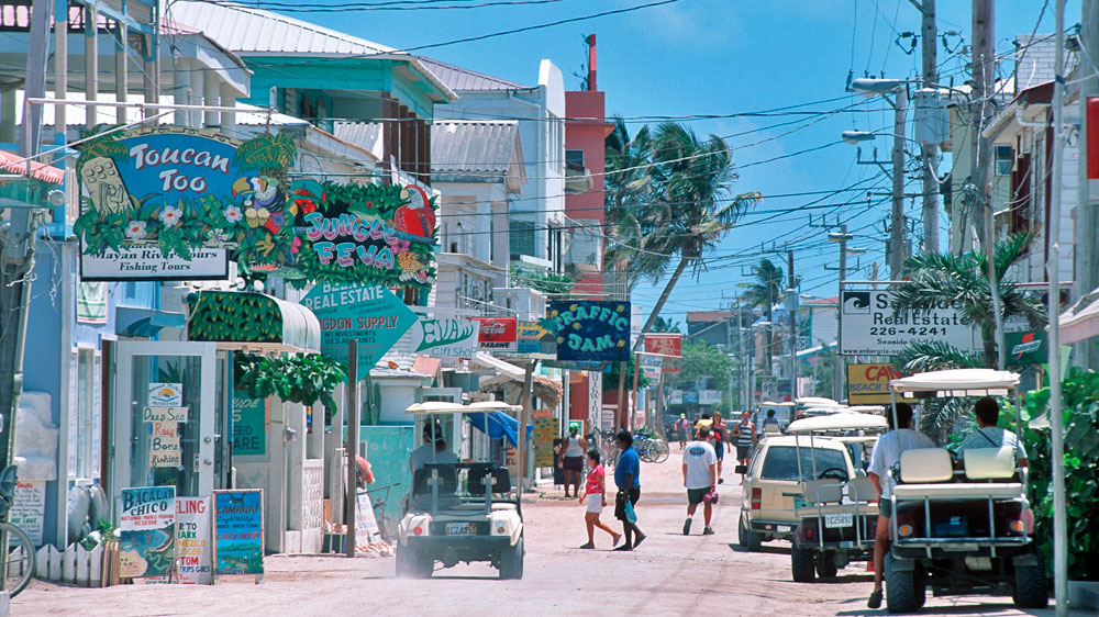 blauwasser_belize_ambergris_caye_hauptstrasse