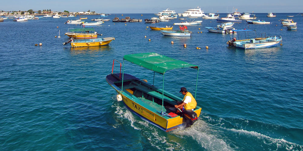 blauwasser_de_galapagaos_wassertaxi