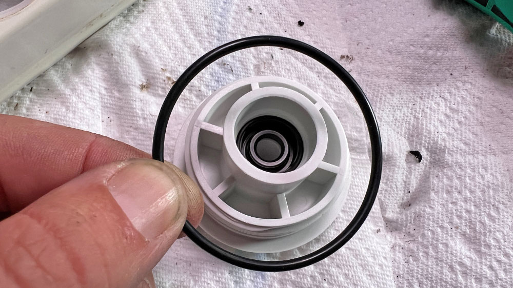 blauwasser_fotoanleitung_wartung_wcpumpe_deckel_5
