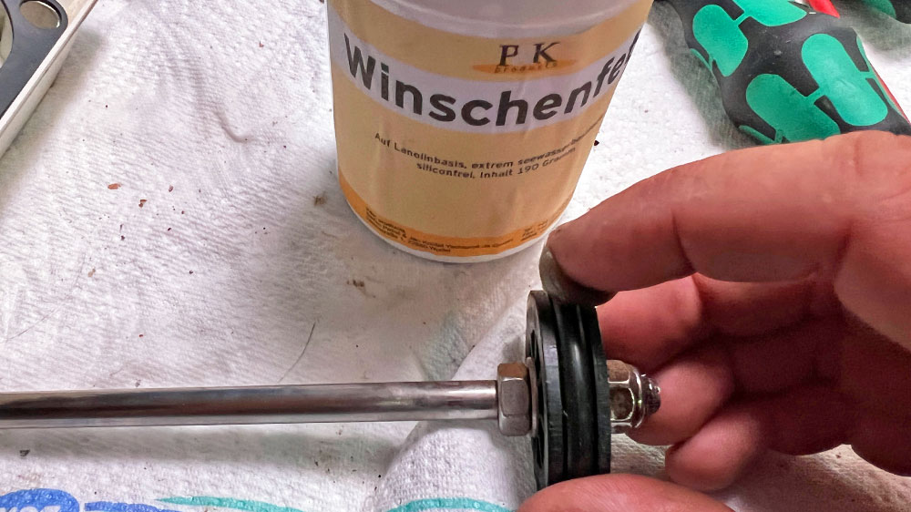 blauwasser_fotoanleitung_wartung_wcpumpe_zusammenbau_deckel_4