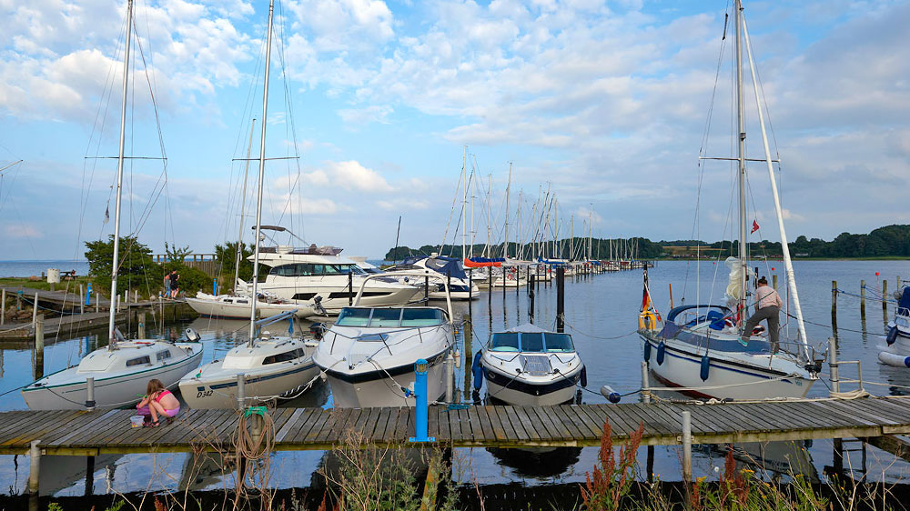 blauwasser_fuenen_12_tipps_hejlsminde_hafen_abend