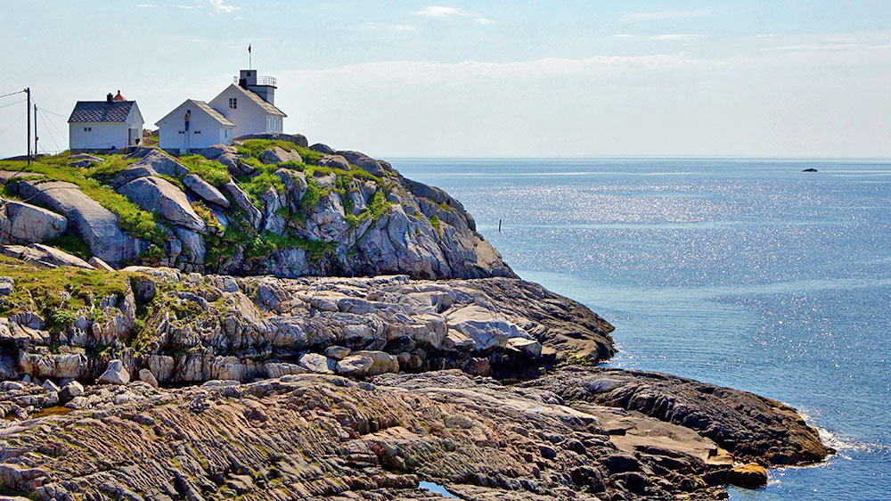 blauwasser_hafen_norwegen_lofoten_henningsvaer_leuchtturm
