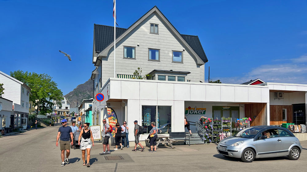 blauwasser_hafen_norwegen_lofoten_henningsvaer_supermarkt