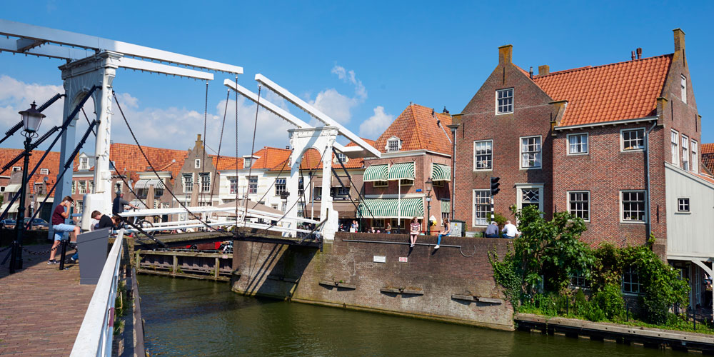 blauwasser_holland_hafen_enkhuizen_hebebruecke