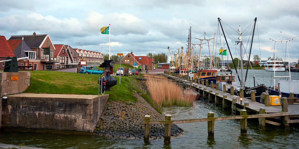 blauwasser_holland_hafen_makkum_fischer