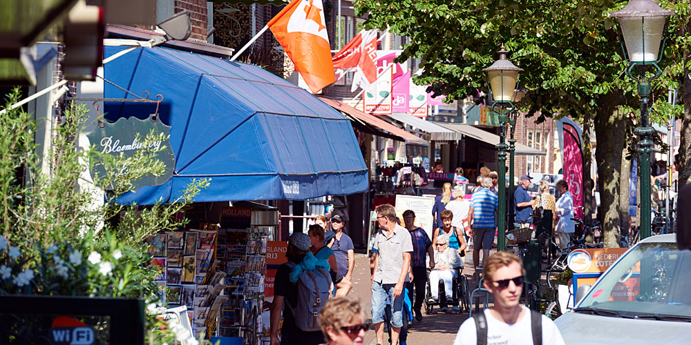 blauwasser_holland_hafen_medemblik_einkaufsstrasse