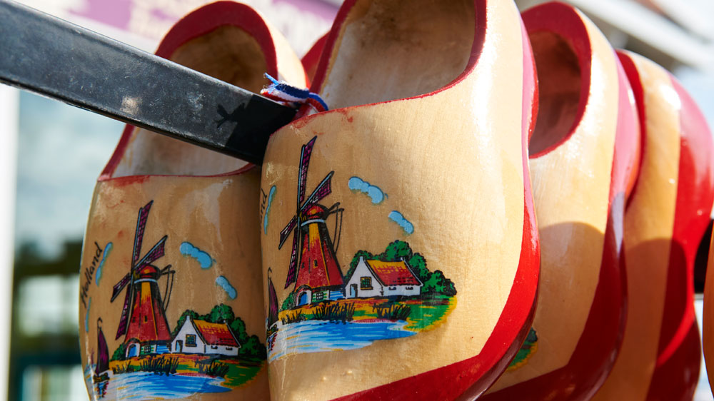 blauwasser_holland_hafen_monnikendam_clogs
