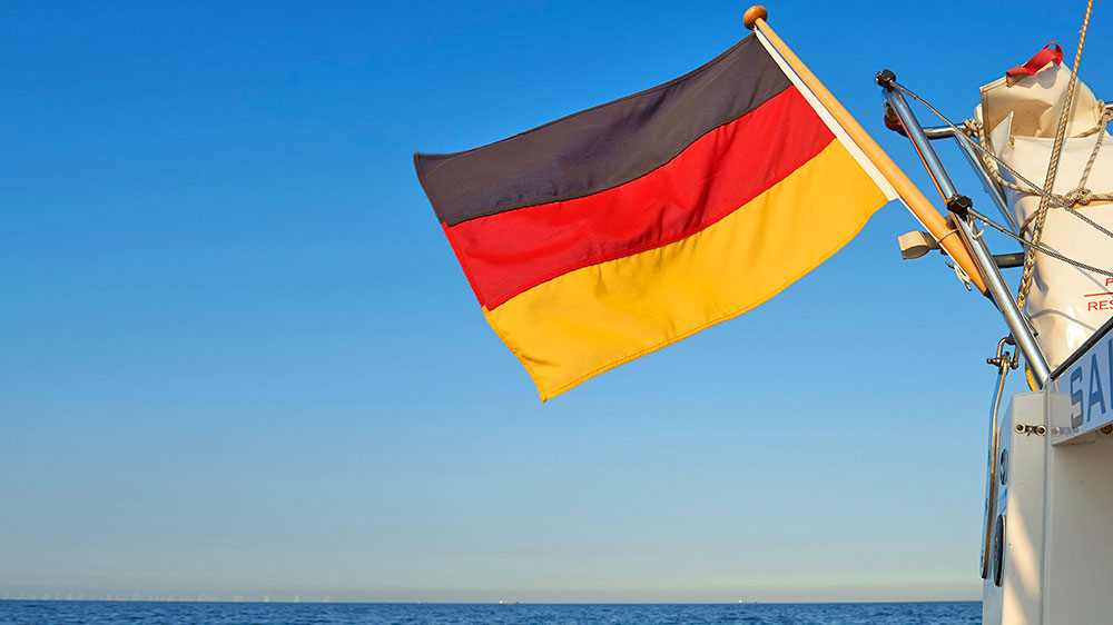 blauwasser_kaufcharter_yachtinvest_yachteigner_programm_flagge