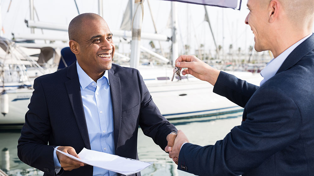 blauwasser_kaufcharter_yachtinvest_yachteigner_programm_handschlag