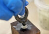 Foto-Anleitung: Beschlag mit Epoxy in Holz einsetzen