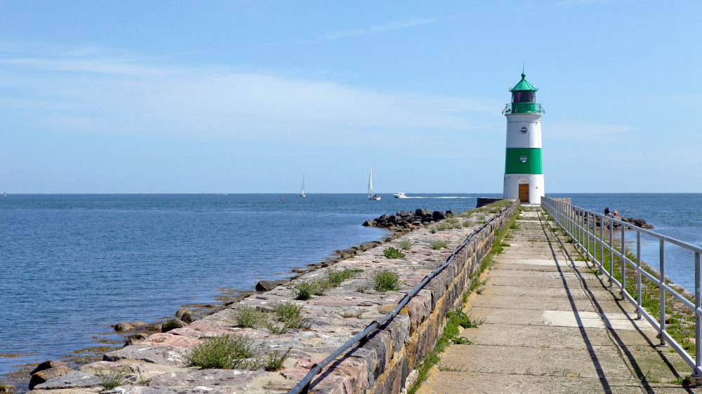 blauwasser_liegeplatz_hafen_schleimuende_leuchtturm