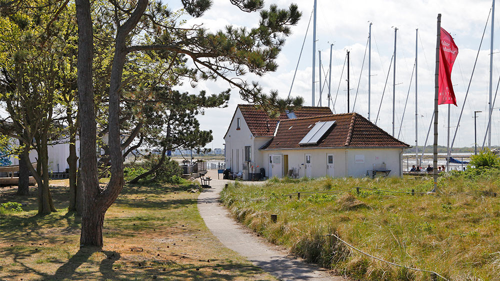 blauwasser_liegeplatz_hafen_schleimuende_servicegebaeude