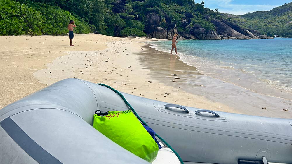 blauwasser_liegeplatz_seychellen_baie_ternay_strand