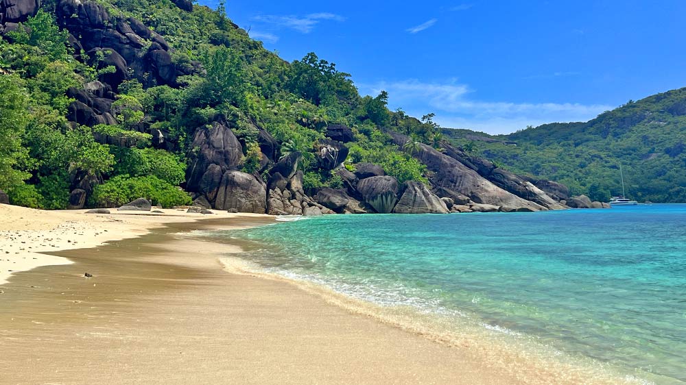 blauwasser_liegeplatz_seychellen_baie_ternay_tuerkis