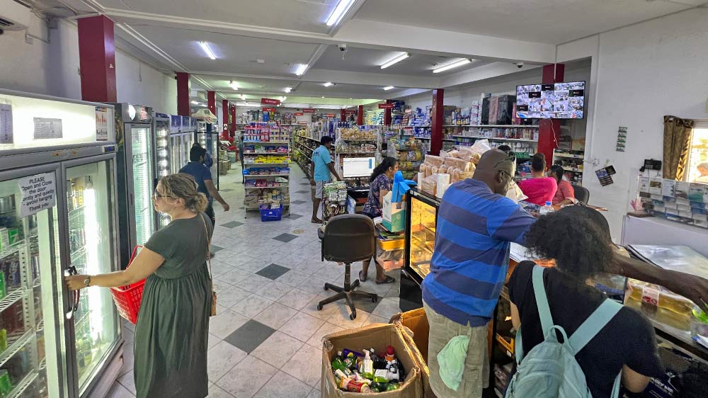 blauwasser_liegeplatz_seychellen_la_passe_shop