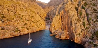 Beim Segeln auf Mallorca die Einsamkeit entdecken