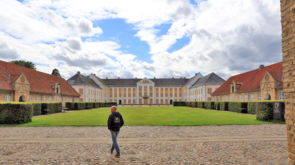 blauwasser_marina_daenemark_augustenborg_schlosshof