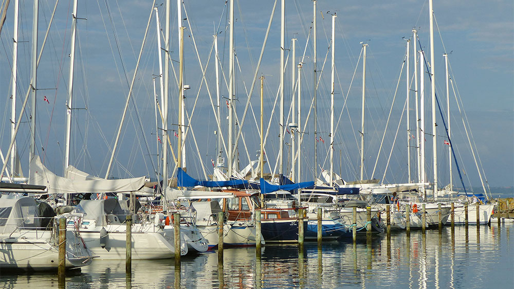 blauwasser_marina_daenemark_festland_sonderborg_pfaehle
