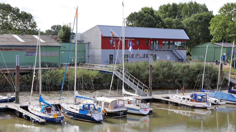 blauwasser_marina_deutschland_elbe_brunsbuettel_alter_hafen_ausleger