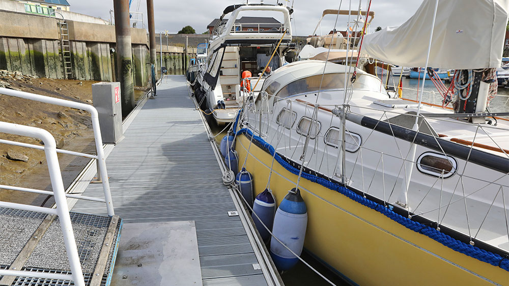 blauwasser_marina_deutschland_elbe_brunsbuettel_alter_hafen_gast
