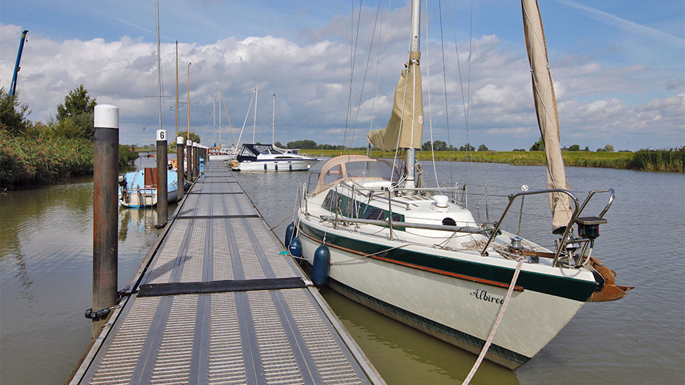 blauwasser_marina_deutschland_elbe_pinnau_laengsseits
