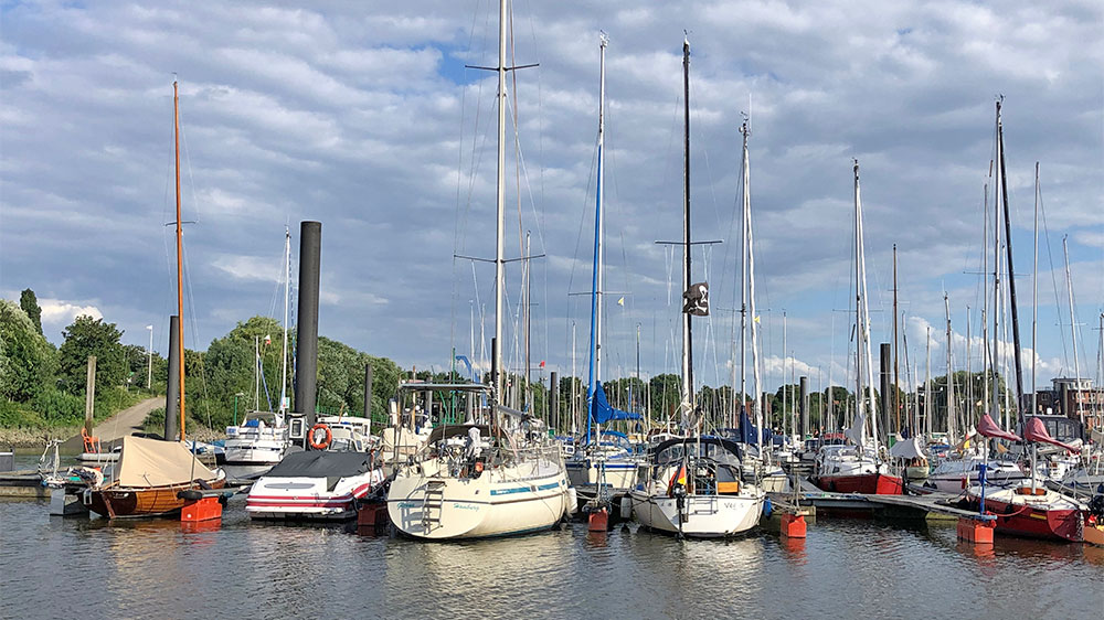 blauwasser_marina_deutschland_elbe_rueschkanal_svfh_fingerstege