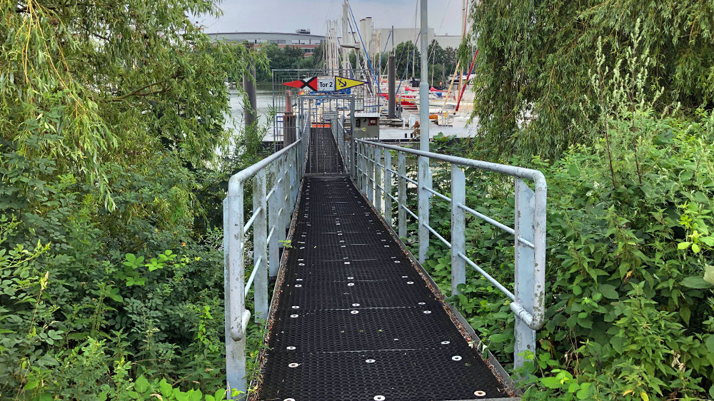 blauwasser_marina_deutschland_elbe_rueschkanal_tor_2