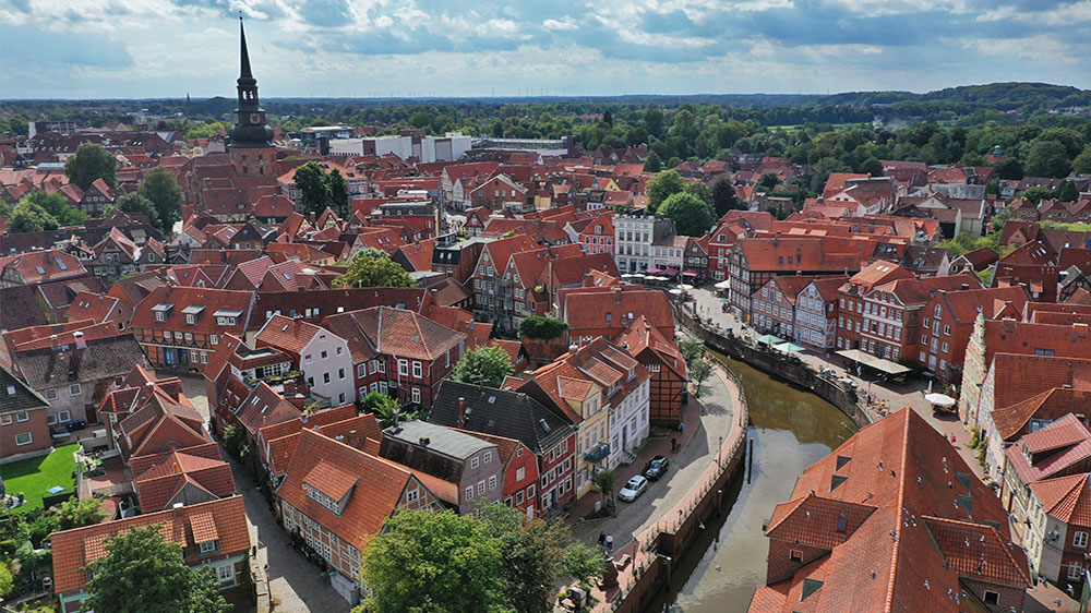 blauwasser_marina_deutschland_elbe_stade_altstadt_luft