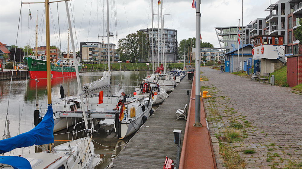 blauwasser_marina_deutschland_elbe_stade_steg
