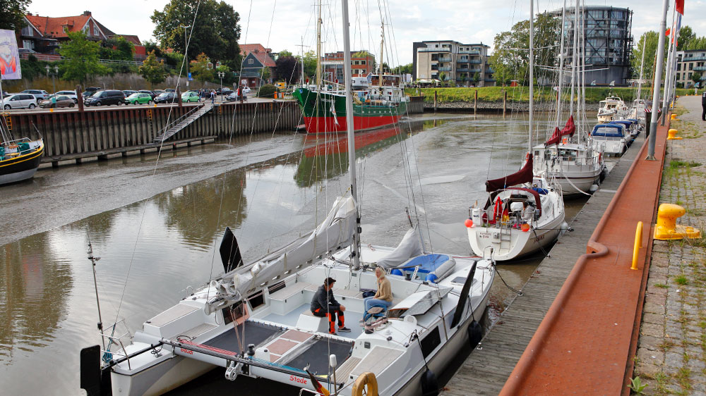 blauwasser_marina_deutschland_elbe_stade_trocken