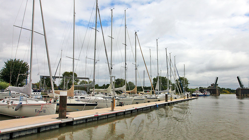 blauwasser_marina_deutschland_elbe_stade_yachthafen