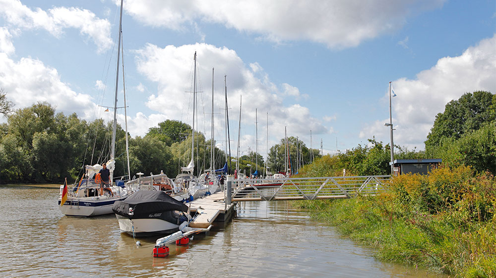blauwasser_marina_deutschland_elbe_stadersand_steg