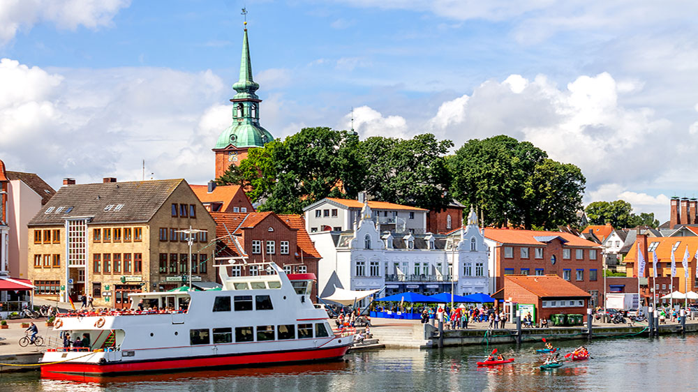 blauwasser_marina_deutschland_schlei_kappeln_stadtkulisse