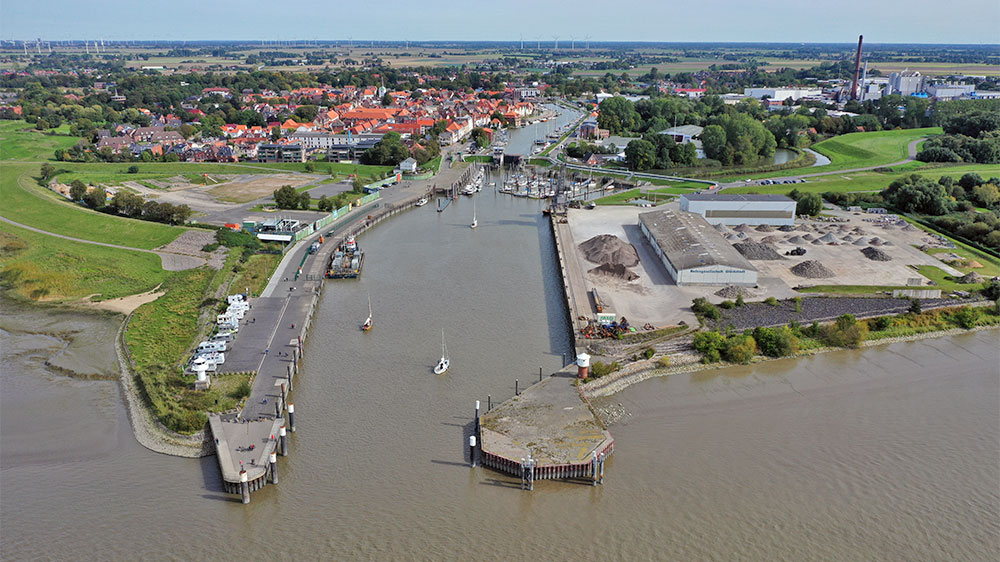 blauwasser_marina_elbe_glueckstadt_hafeneinfahrt