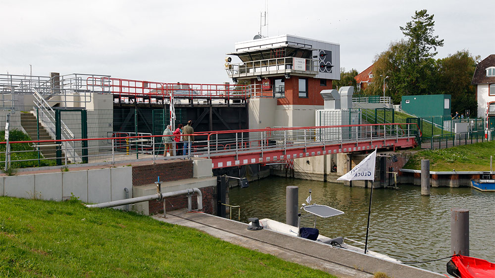 blauwasser_marina_elbe_glueckstadt_sperrwerk
