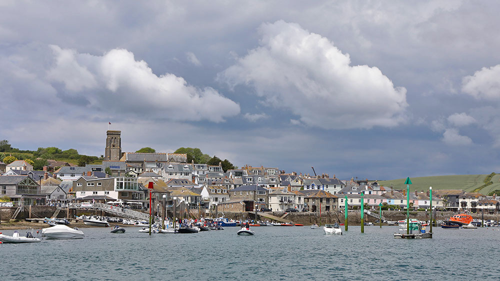 blauwasser_marina_england_salcombe_ort_am_huegel