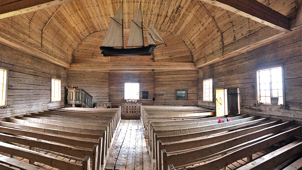 blauwasser_marina_finnland_maakalla_kirche_innen