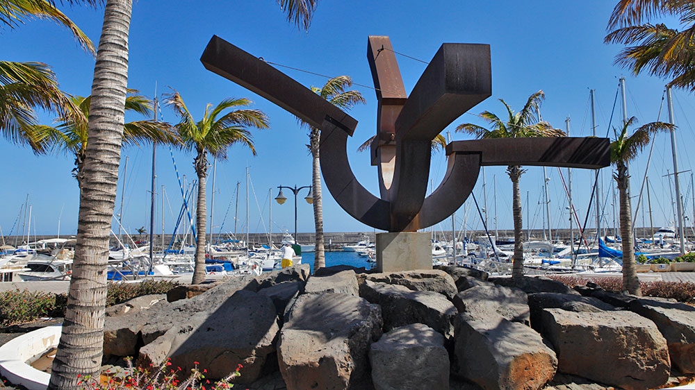 blauwasser_marina_kanaren_lanzarote_puerto_calero_skulptur