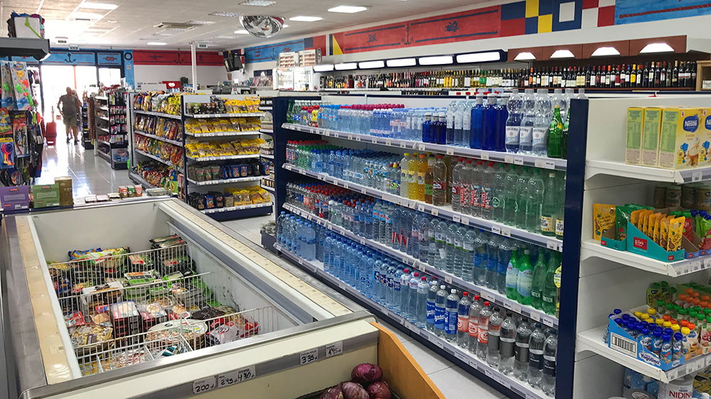 blauwasser_marina_kanaren_lanzarote_puerto_calero_supermarkt