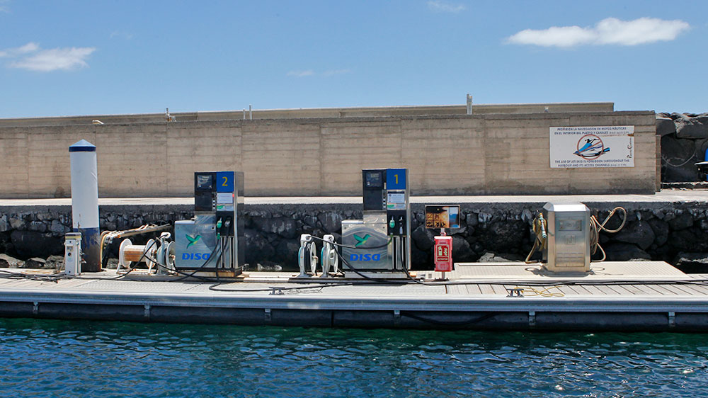 blauwasser_marina_kanaren_lanzarote_puerto_calero_tankstelle