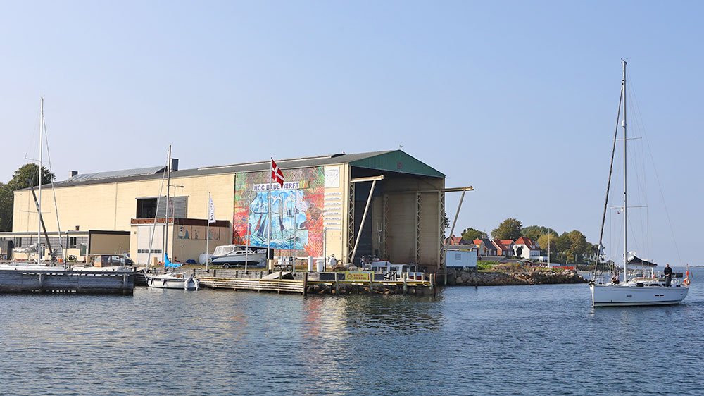 blauwasser_marina_marstal_werfthalle