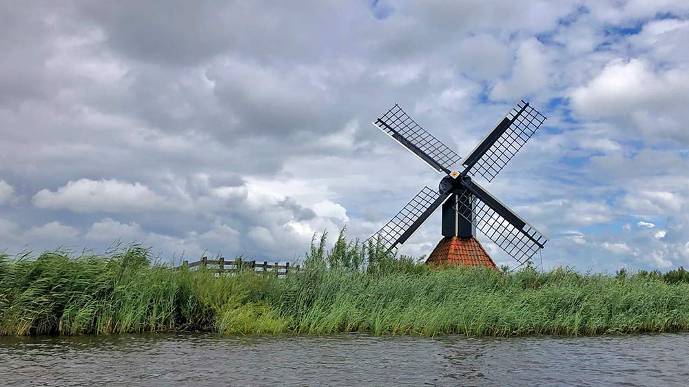 blauwasser_marina_niederlande_friesland_grou_windmuehle