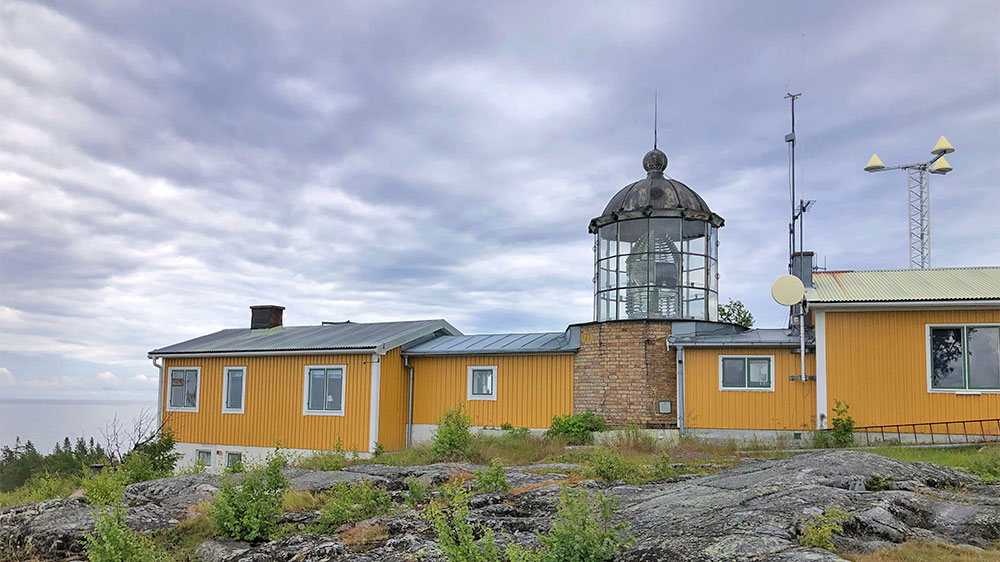 blauwasser_marina_schweden_bjuroeklubb_leuchtturm